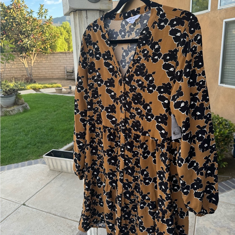 Nine West Shirt Dress Women's M
100% Polyester Button Front